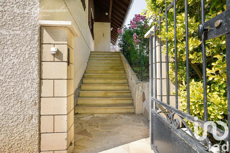 Maison - 208 m² - 8 pièces