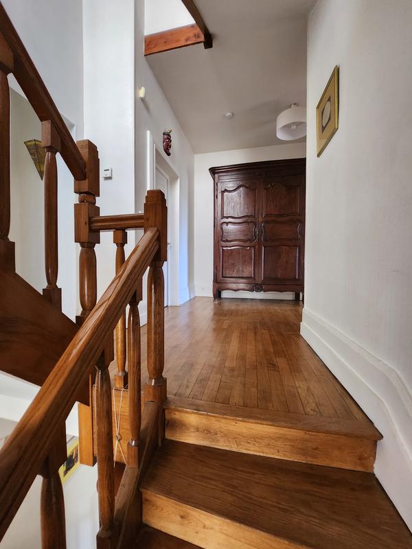 Maison - 218 m² - 9 pièces