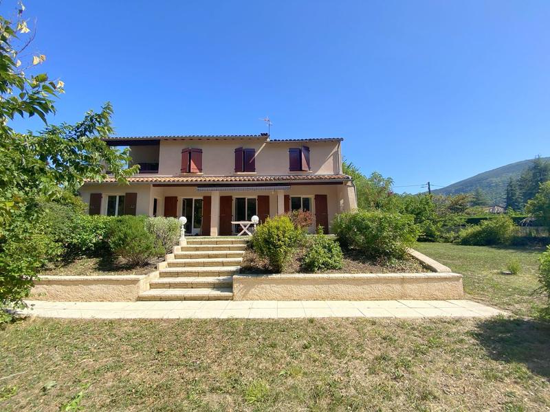 Maison - 146 m² - 7 pièces