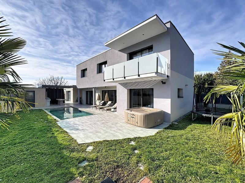 Maison - 182 m² - 6 pièces