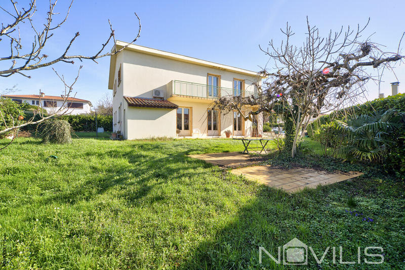 Demeure - 160 m² - 7 pièces