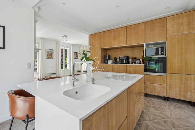 Maison - 247 m² - 8 pièces