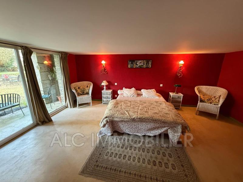 Propriété - 1 040 m² - 24 pièces