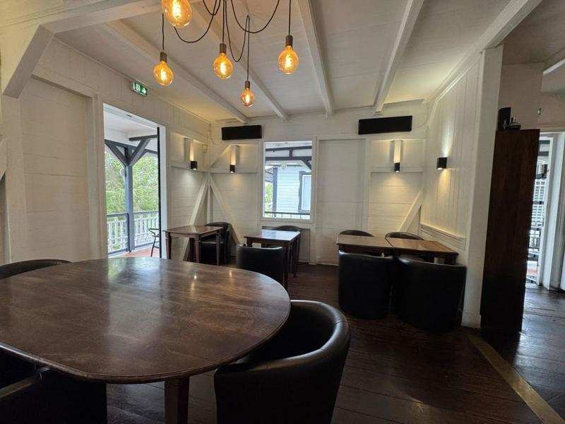 Local commercial - 467 m² - 12 pièces