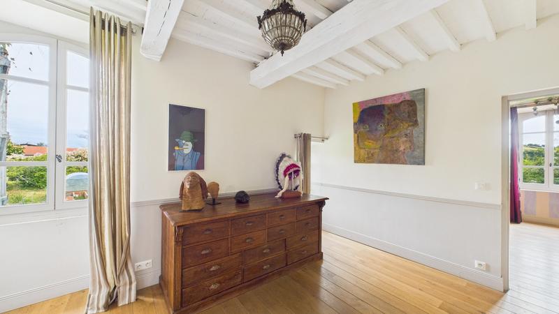 Maison - 530 m² - 18 pièces