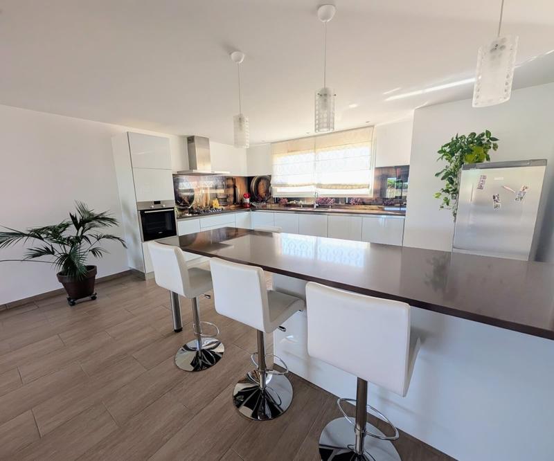 Maison - 181 m² - 4 pièces