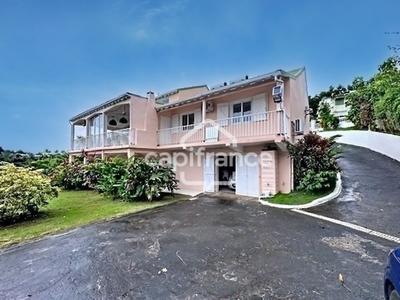 Maison - 200 m² - 8 pièces