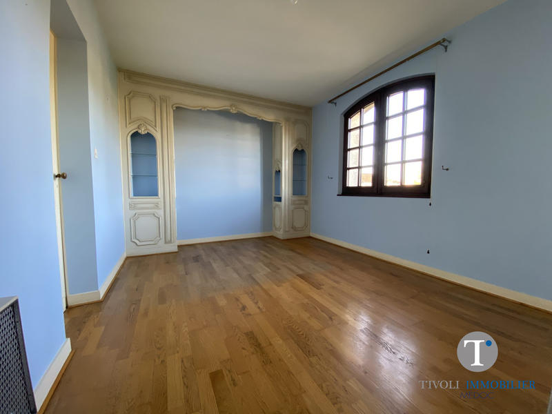 Maison - 215 m² - 7 pièces