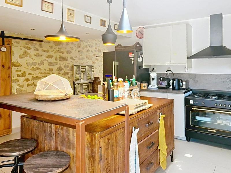 Maison - 467 m² - 13 pièces