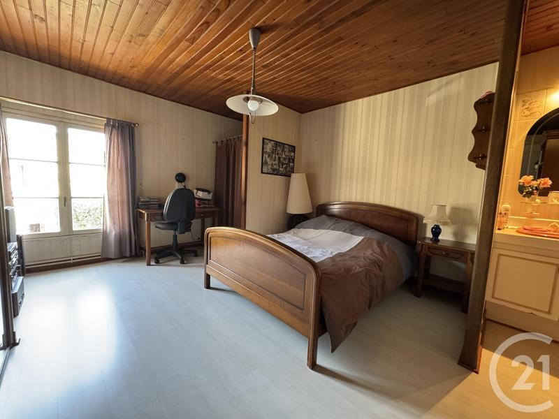 Maison - 210 m² - 7 pièces