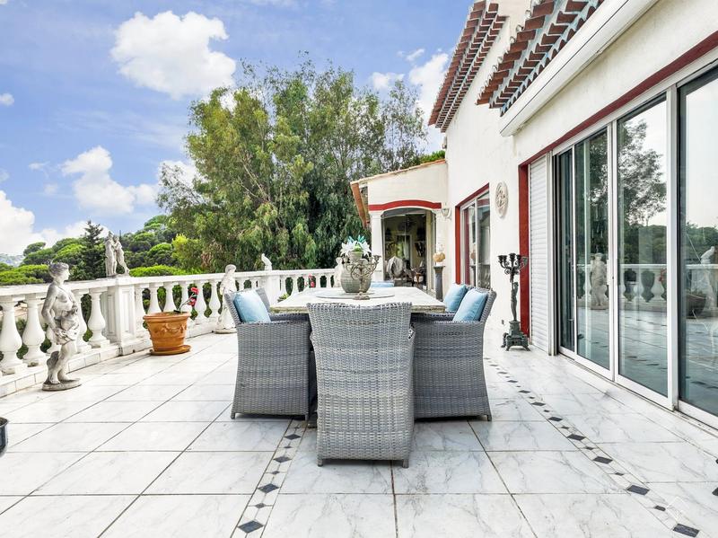 Villa - 439 m² - 8 pièces