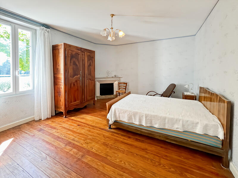 Maison - 263 m² - 9 pièces