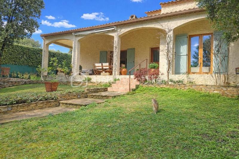 Propriété - 182 m² - 6 pièces