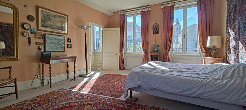 Maison - 222 m² - 14 pièces