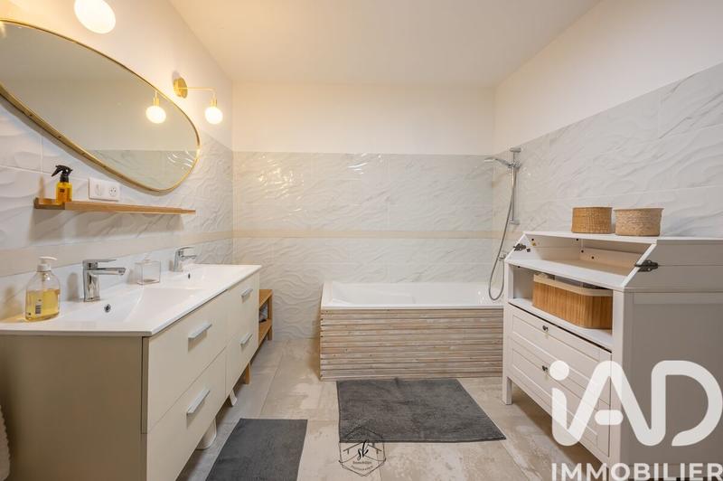 Maison - 230 m² - 7 pièces