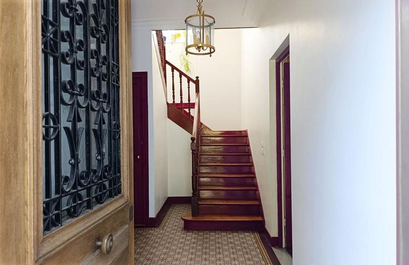 Maison - 240 m² - 10 pièces