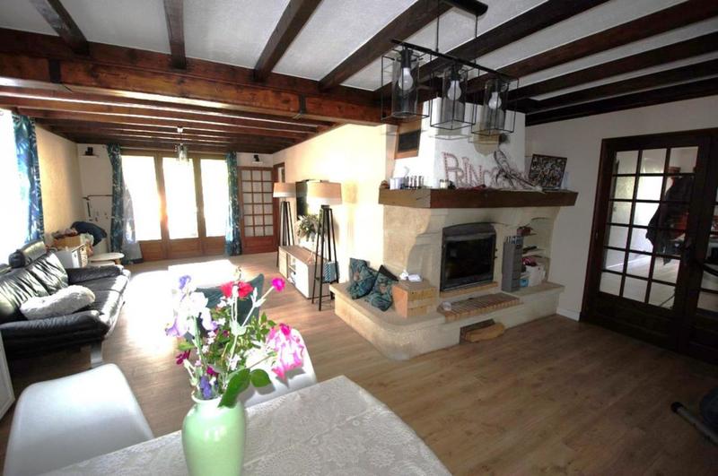 Maison traditionnelle - 353 m² - 10 pièces