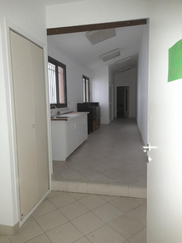 Local d'activités - 154 m² - 5 pièces