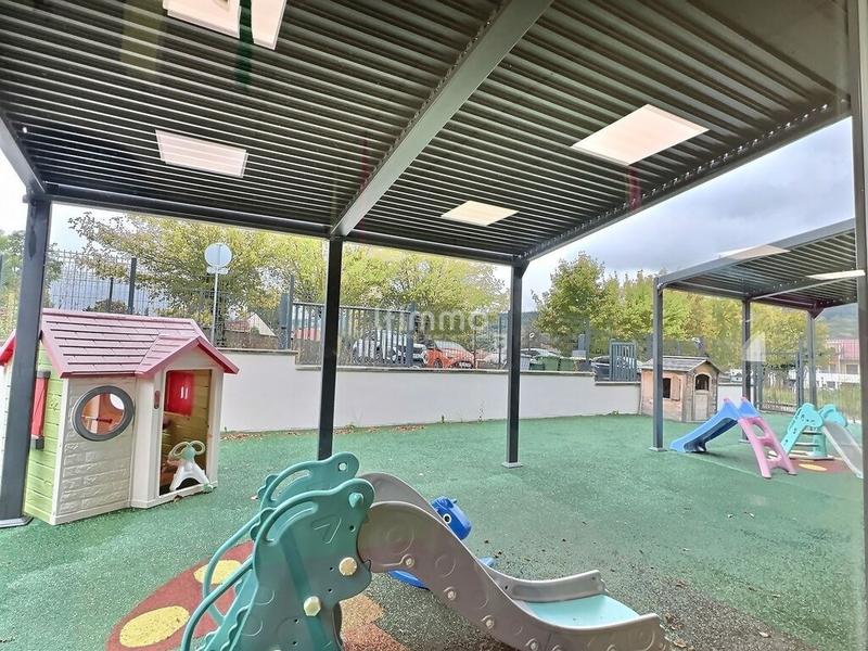 Local d'activité / Entrepôt - 190 m² - 8 pièces