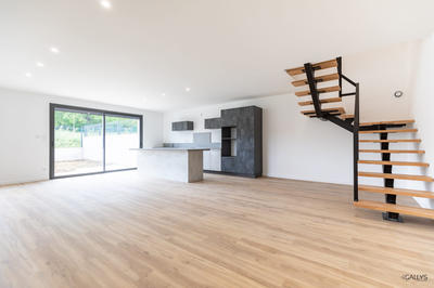 Maison - 142 m² - 6 pièces