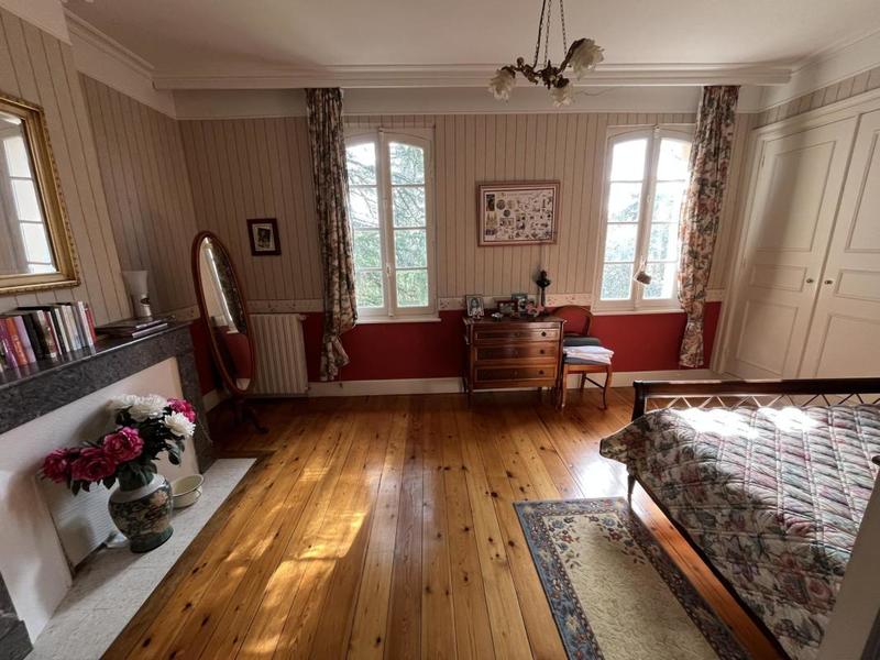 Propriété - 579 m² - 17 pièces