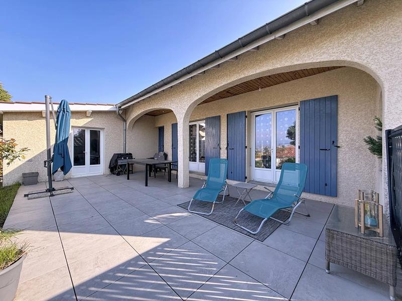 Maison - 230 m² - 5 pièces