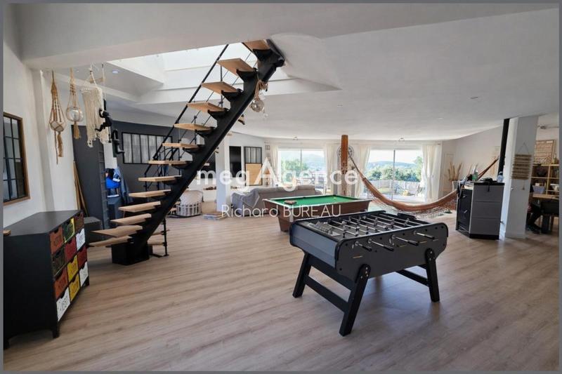 Maison - 378 m² - 13 pièces