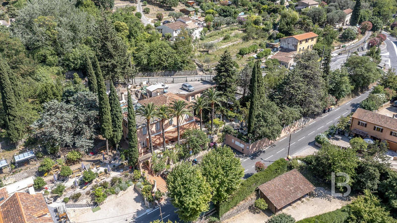 Maison - 500 m² - 20 pièces