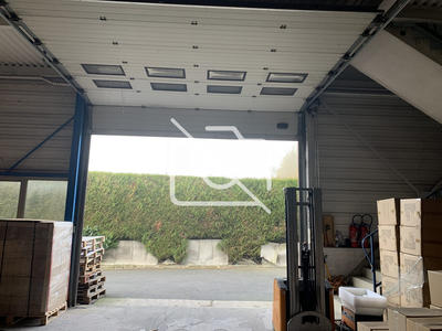 Entrepôt - 1 220 m²