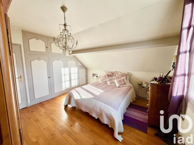 Maison - 220 m² - 8 pièces