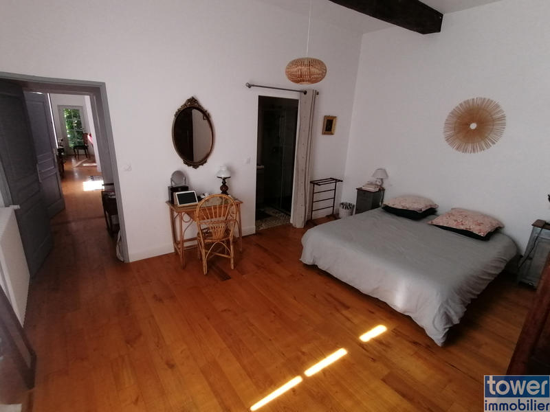 Propriété - 378 m² - 10 pièces