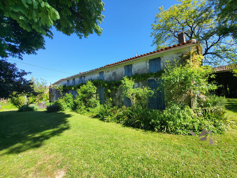 Maison - 254 m² - 10 pièces