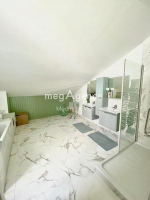 Maison - 226 m² - 8 pièces