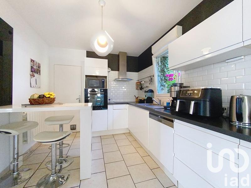 Maison - 211 m² - 11 pièces