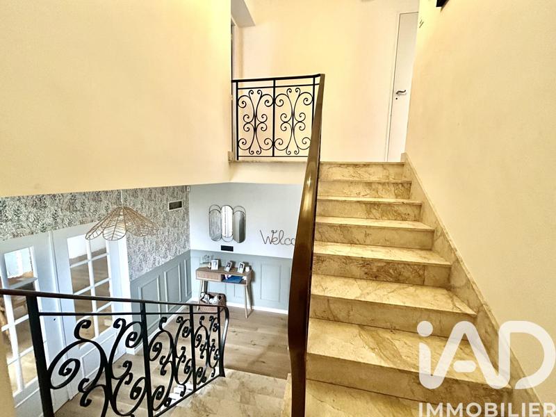 Maison - 228 m² - 8 pièces