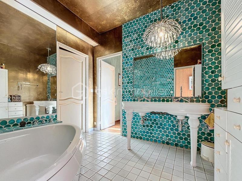 Maison - 280 m² - 10 pièces