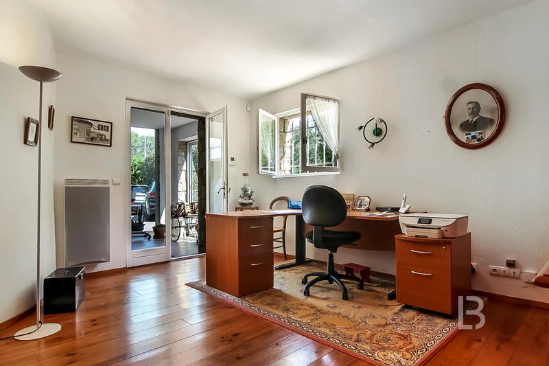 Maison - 238 m² - 9 pièces