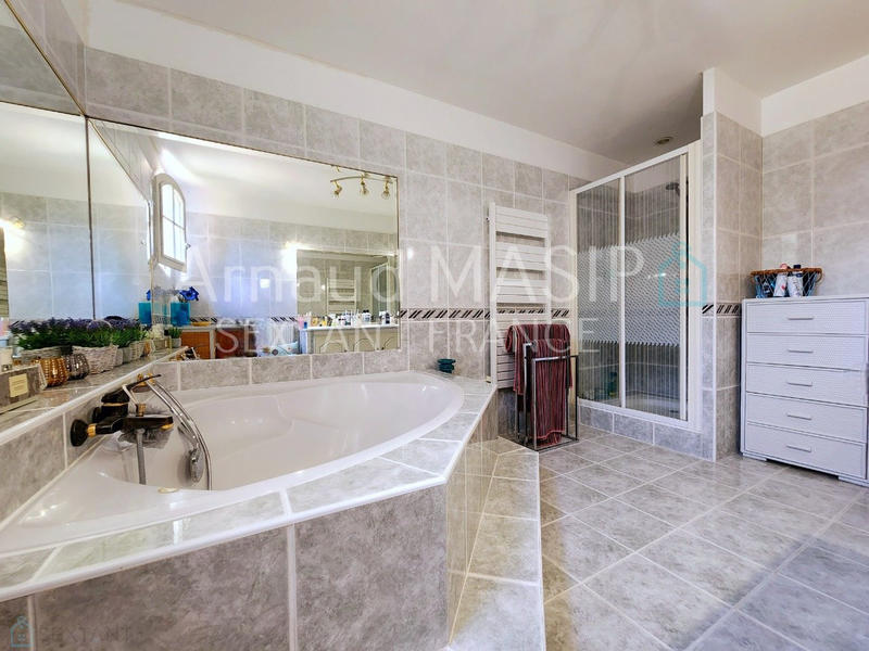 Maison - 217 m² - 8 pièces