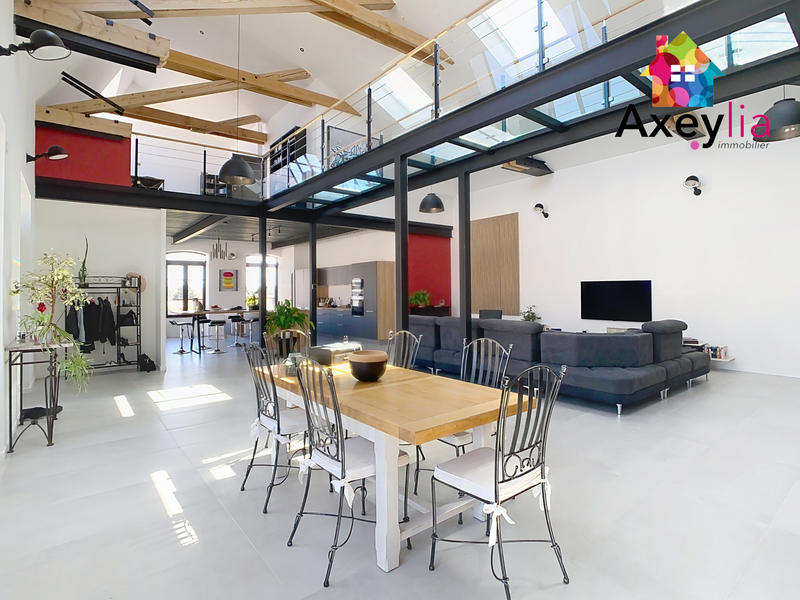 Loft - 278 m² - 5 pièces