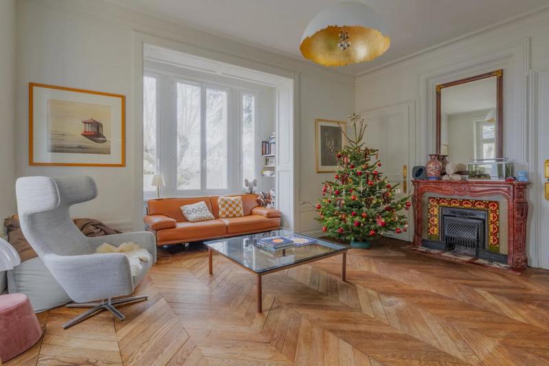 Maison - 207 m² - 9 pièces