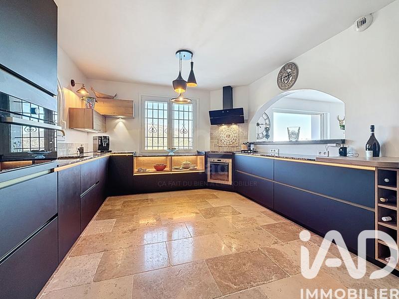 Maison - 251 m² - 7 pièces