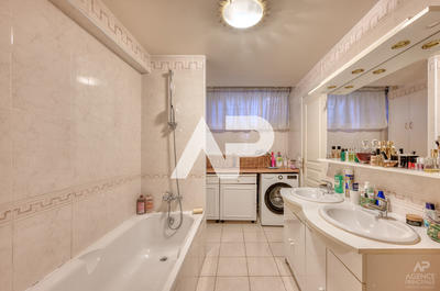 Maison - 179 m² - 8 pièces