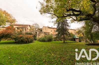 Maison - 1 220 m² - 28 pièces