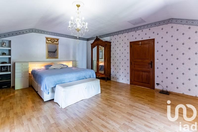 Maison - 330 m² - 7 pièces