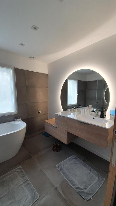 Maison - 254 m² - 8 pièces