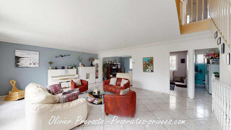 Maison - 240 m² - 10 pièces