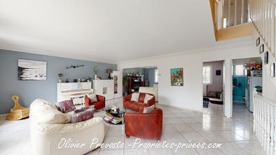 Maison - 240 m² - 10 pièces