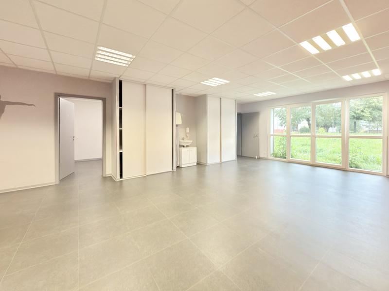 Local d'activités - 105 m² - 5 pièces