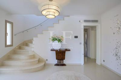 Propriété - 956 m² - 18 pièces