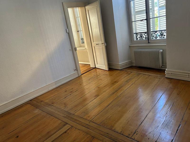 Appartement - 238 m² - 9 pièces